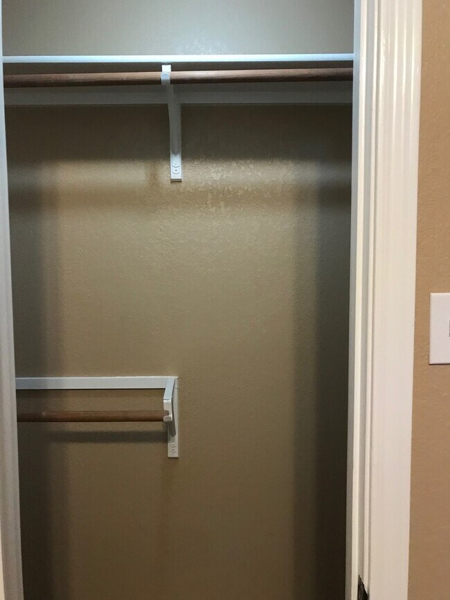 Building Photo - 3/2 super clean and move in ready in MIDWAY ISD