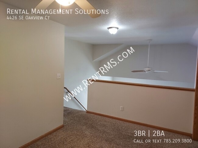 Building Photo - 4426 SE Oakview Ct