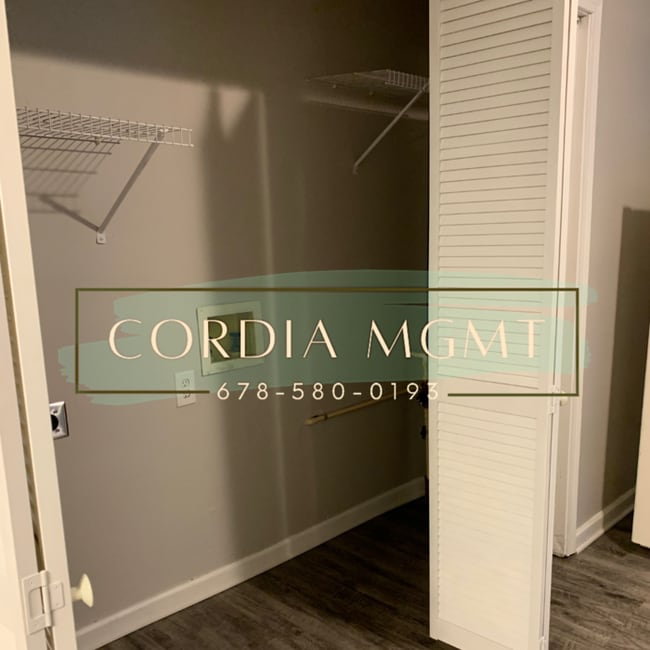 Building Photo - Simple and Updated Ranch Style Home and Beautiful Back Yard 3 bedroom 2 bath Home