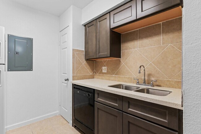 Building Photo - Don’t Miss Out | Inquire for Current Move-...