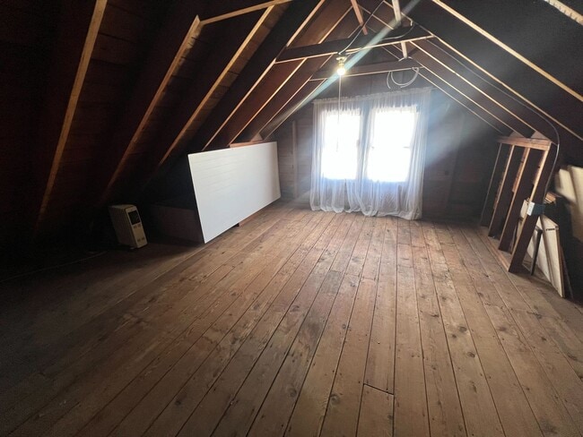 Building Photo - Beautiful Single-Family Home in a Peaceful Neighborhood