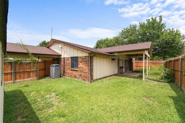 Building Photo - 1509 Pecos St