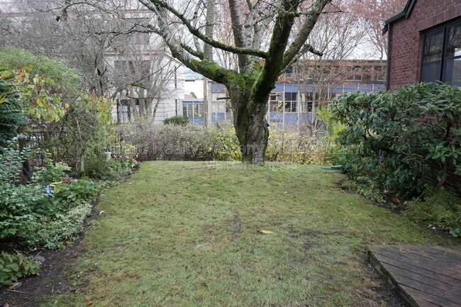 Building Photo - 1403 2nd Ave N