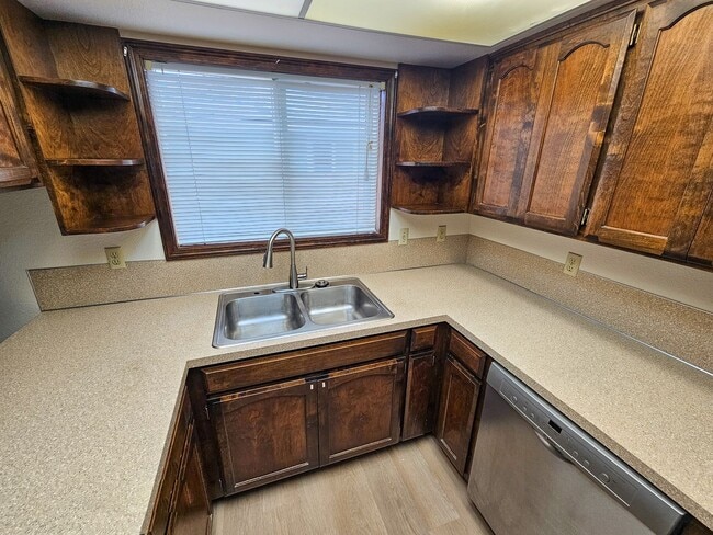 Building Photo - 3642 Meadow Park Loop NE