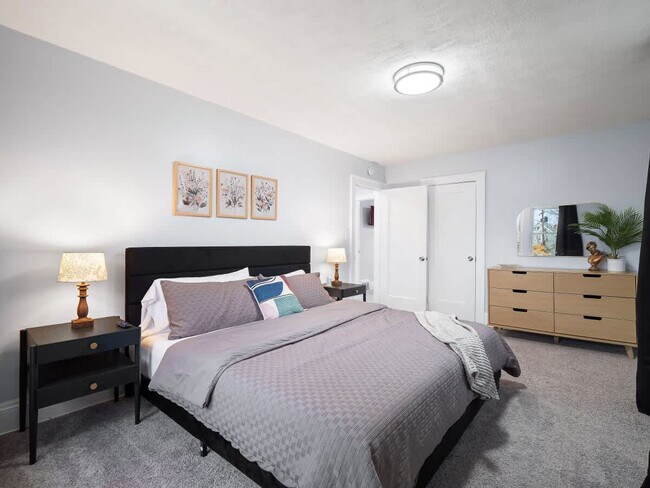 Building Photo - 2010 Chesterland Ave