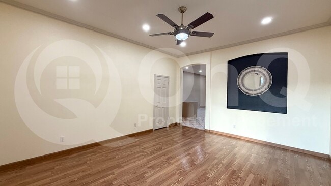 Building Photo - 173 N Pineview Dr