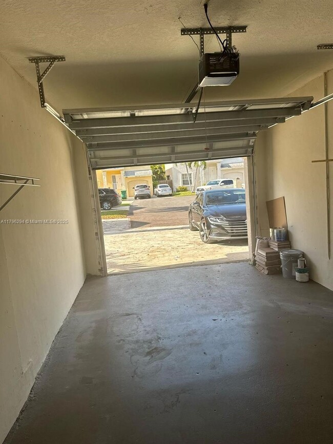 Building Photo - 9848 SW 117th Pl