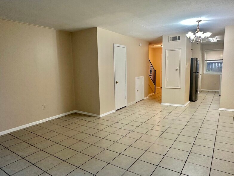 Building Photo - 2116 Manson Ave