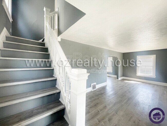 Building Photo - 1402 Prouty Ave