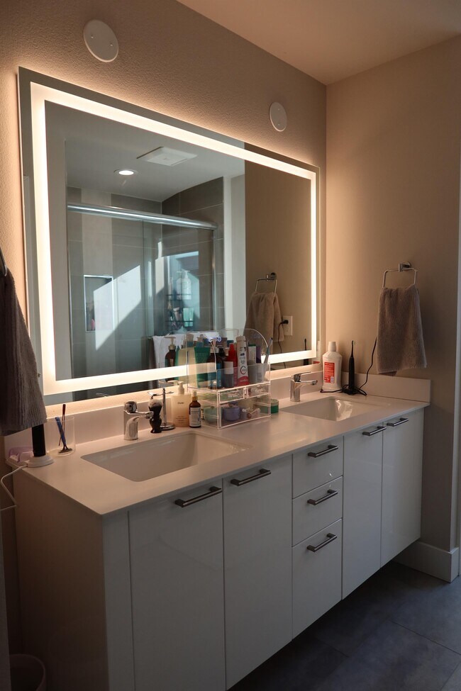 Building Photo - 4179 SE 68th Ave