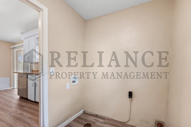 Building Photo - 1401 W 34th St S