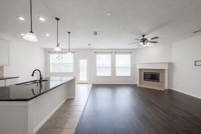 Building Photo - 16906 Langham Heights Ln