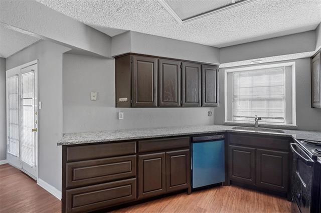 Building Photo - 804 Custer St