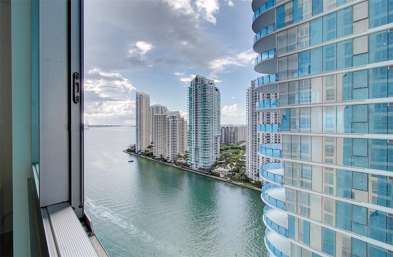 Building Photo - 300 S Biscayne Blvd