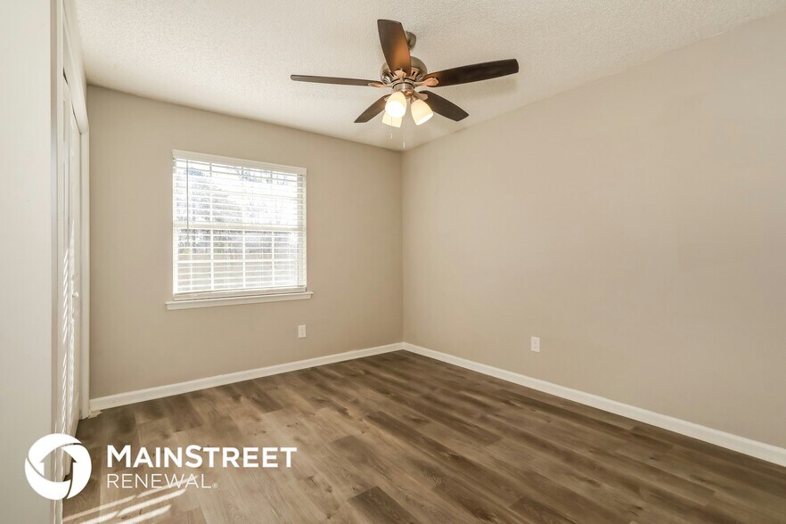 Building Photo - 7767 Pikes Peak Dr