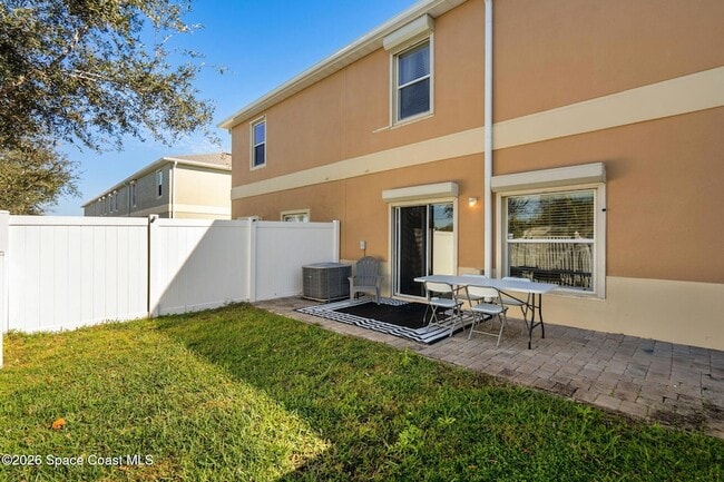 Building Photo - 2545 Revolution St