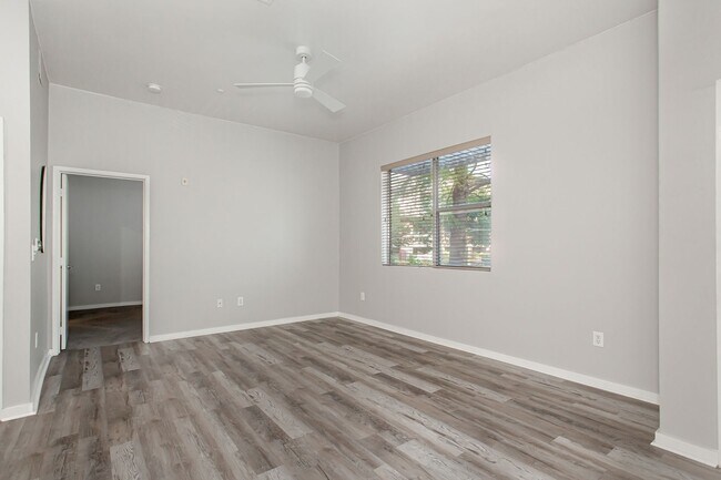 Building Photo - 1 Bedroom, 1 Bath Condo!