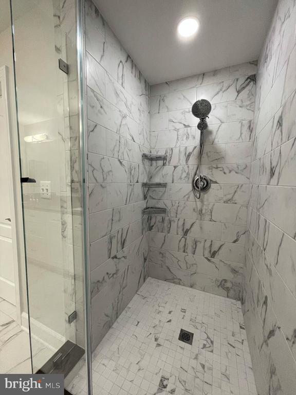 Building Photo - 502 W Broad St