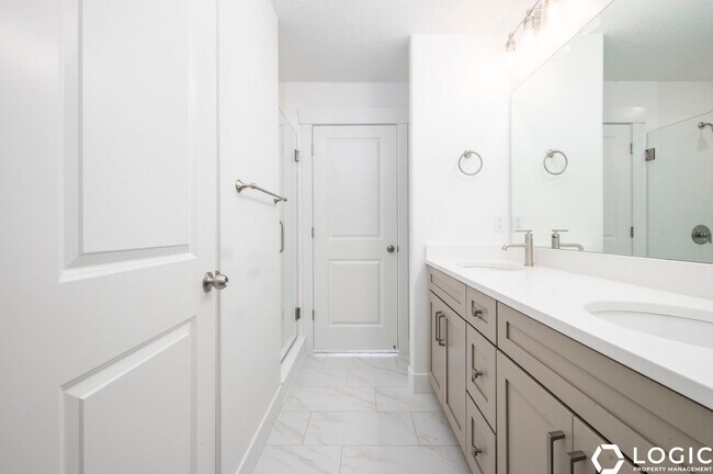 Building Photo - Brand New Row End Townhome in Lehi Utah!