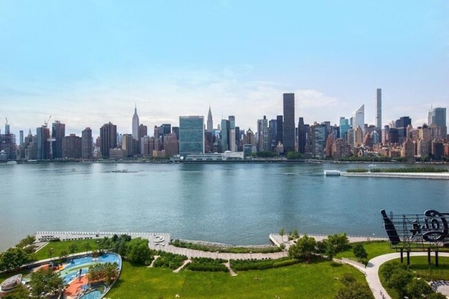 Building Photo - 1 bedroom in LONG ISLAND CITY NY 11109