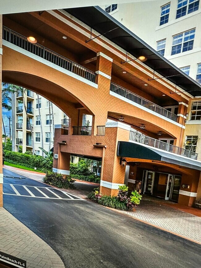 Building Photo - 1801 N Flagler Dr