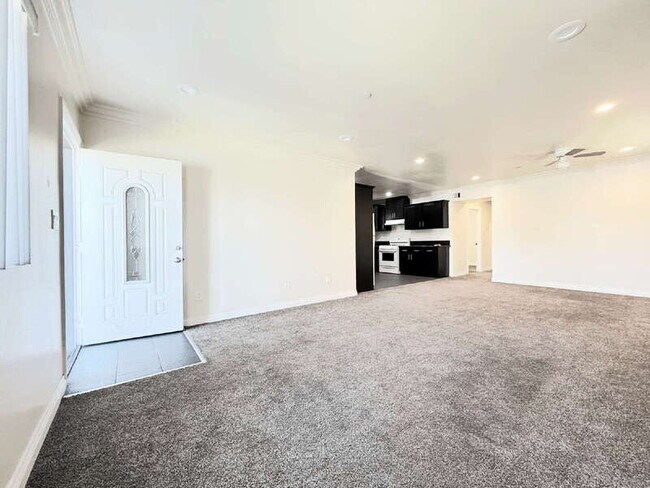 Building Photo - 114 W 50th St