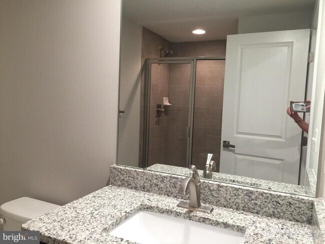 Building Photo - 503 Cliff Ln