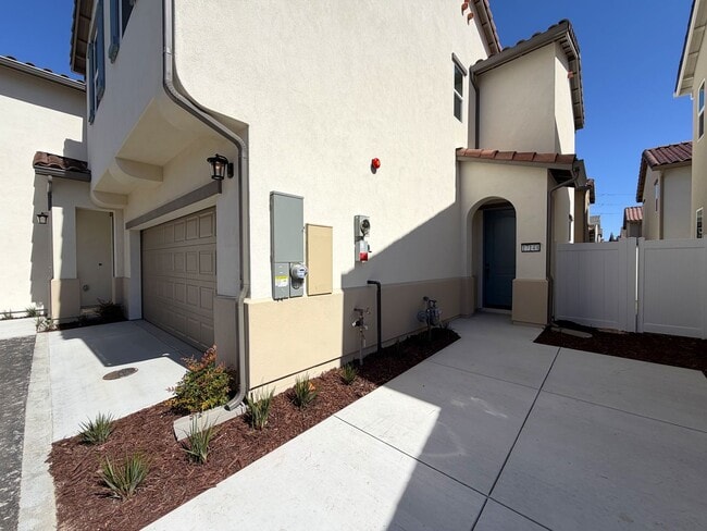 Building Photo - Brand New Construction in River Terrace Development!