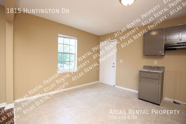 Building Photo - 1815 Huntington Dr