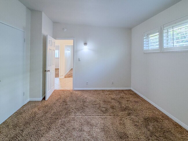 Building Photo - 1065 Belfast Ln