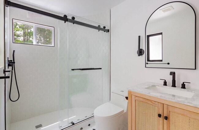 Building Photo - 404 Water Mill Towd Rd