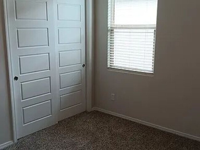 Building Photo - Welcome to this beautiful 3 bedroom, 2 bat...