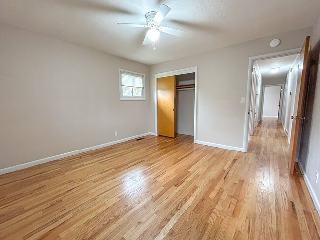 Building Photo - 1550 Corina Dr SE