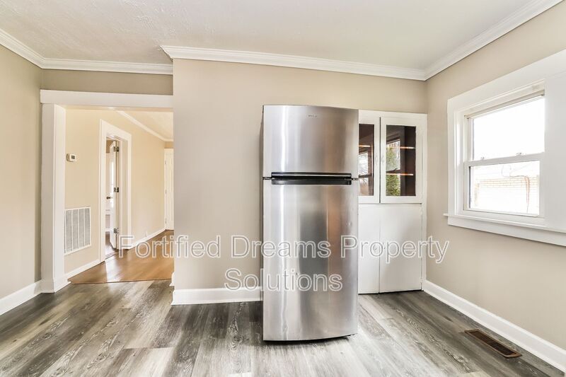 Building Photo - 3813 Southdale Ave