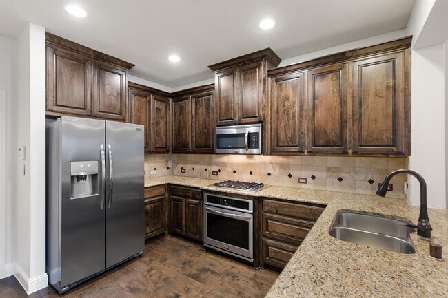 Building Photo - 4646 Rhett Ln