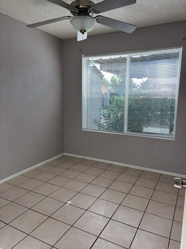 Building Photo - 3 bed 2 bath in Phoenix!!  Ready for Move In!