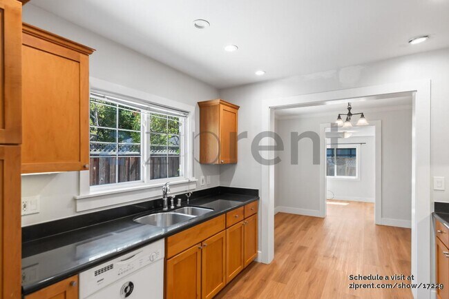 Building Photo - 96 Loyola Ave