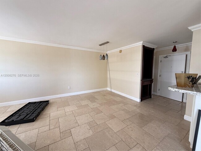 Building Photo - 5313 Collins Ave