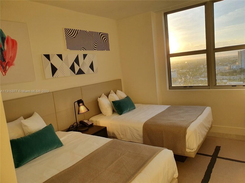 Building Photo - 4010 S Ocean Dr