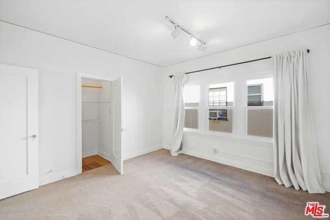 Building Photo - 643 S Detroit St