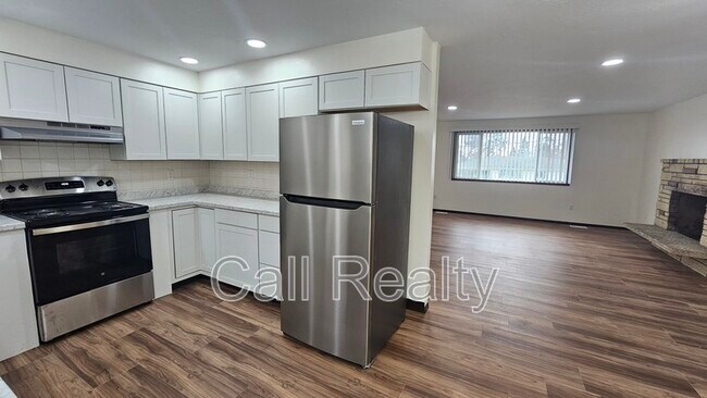 Building Photo - 3718 E 22nd Ave