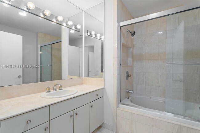 Building Photo - 2000 Island Blvd