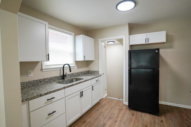 Building Photo - Renovated 3-Bedroom Home - We Welcome Sect...