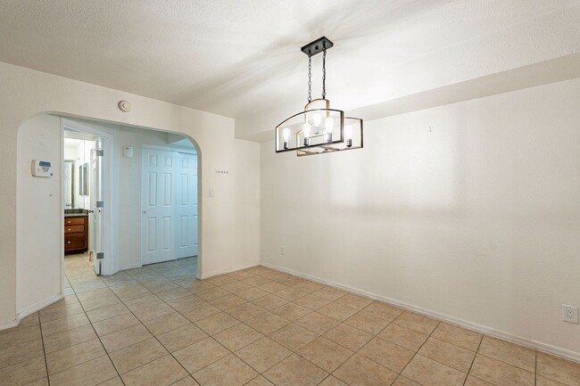 Building Photo - Charming Old Town Scottsdale Condo with Re...