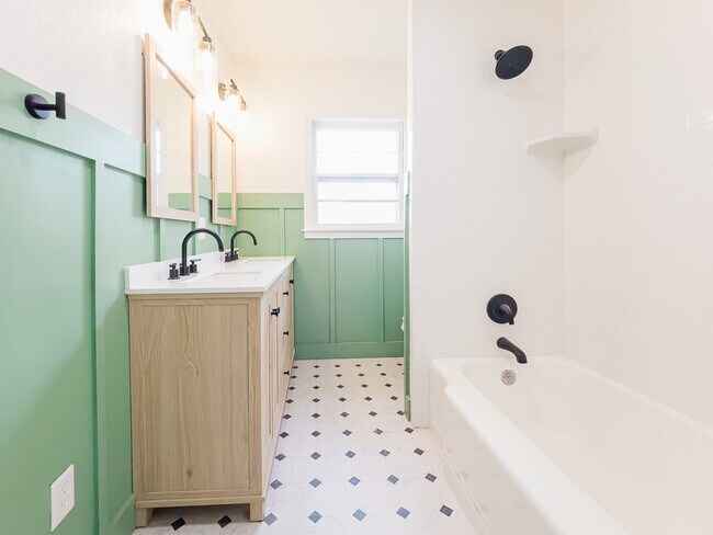 Building Photo - 2509 39th St