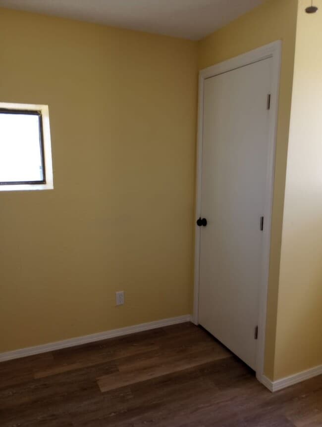 Building Photo - 3 bed 2 bath Renovated Rent Home