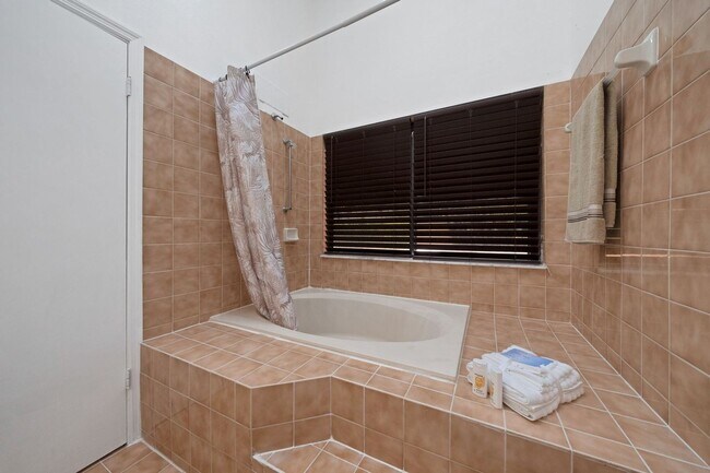 Building Photo - Charming 2BR Condo in Melbourne Beach