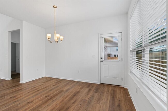 Building Photo - 348 Rend Dr