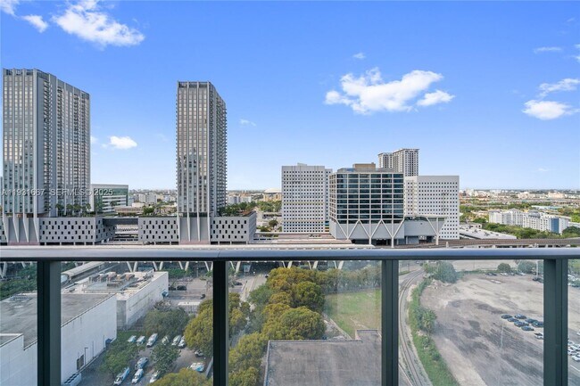 Building Photo - 11 NE 6th St