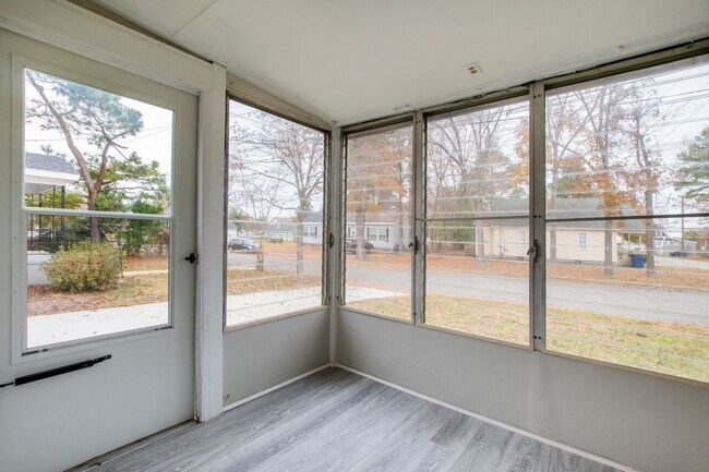 Building Photo - Charming 3BR Ranch Home Minutes from Downtown Smithfield!